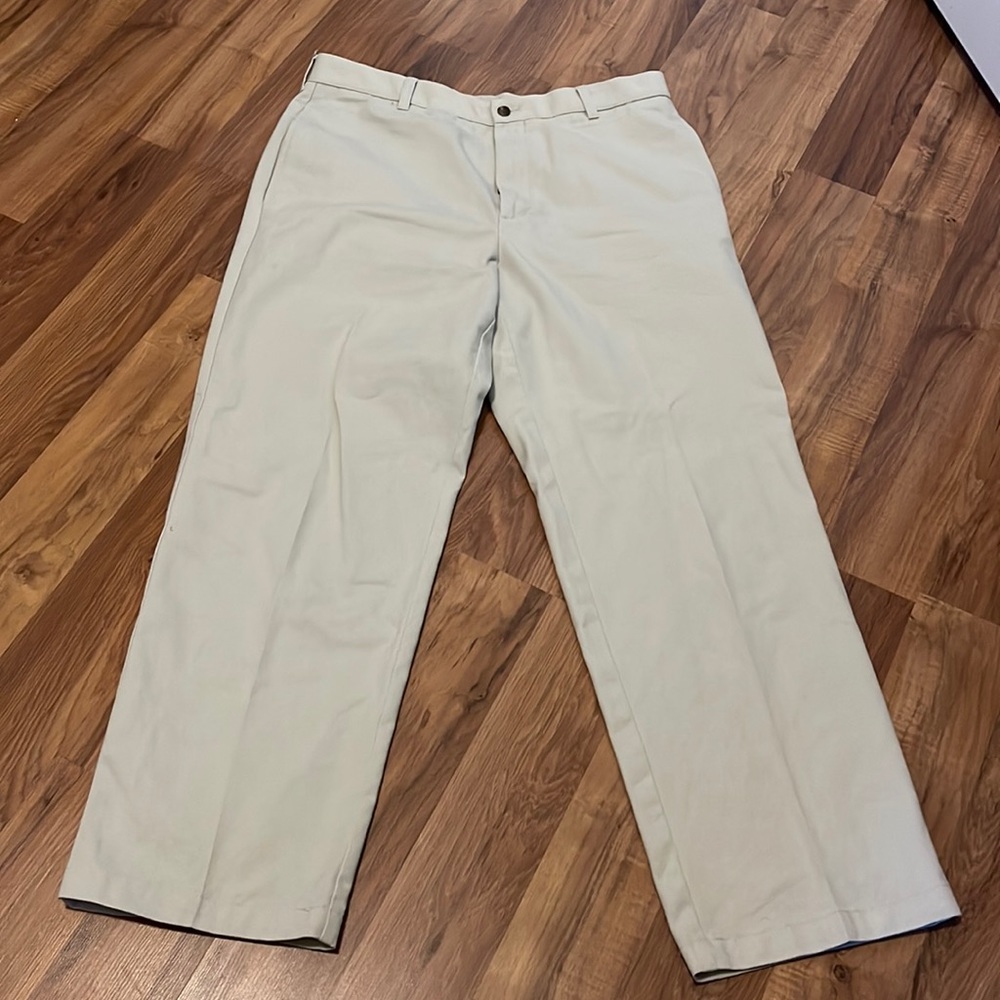 Izod Khaki-style off-white pants